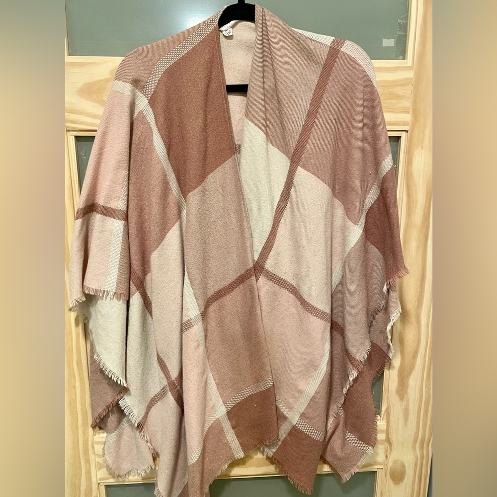 LC Lauren Conrad Cape/Shawl